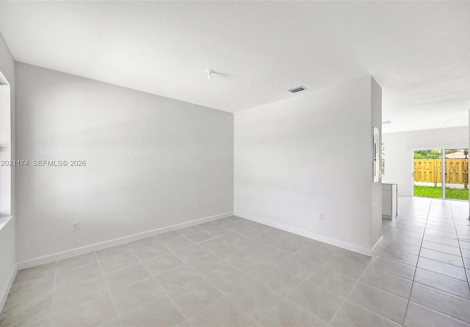 3 bed, 1668 sqft, $3,300 — Photo 3