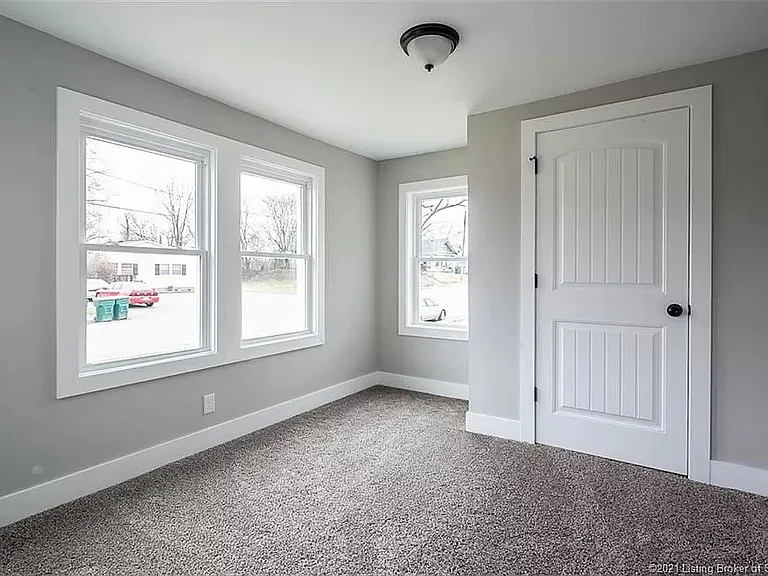 532 E Chestnut St — Photo 30