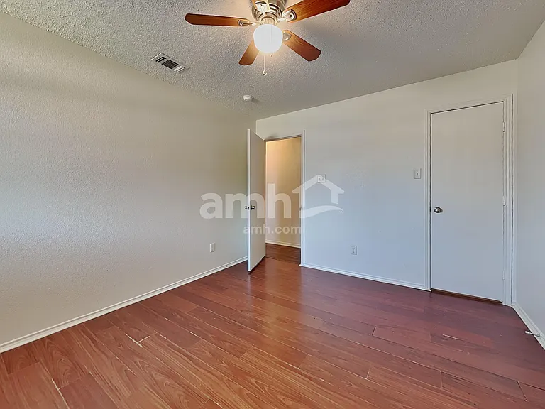 818 La Sierra Ct — Photo 12