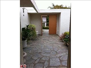 2nd image of 470 N Robinwood Dr