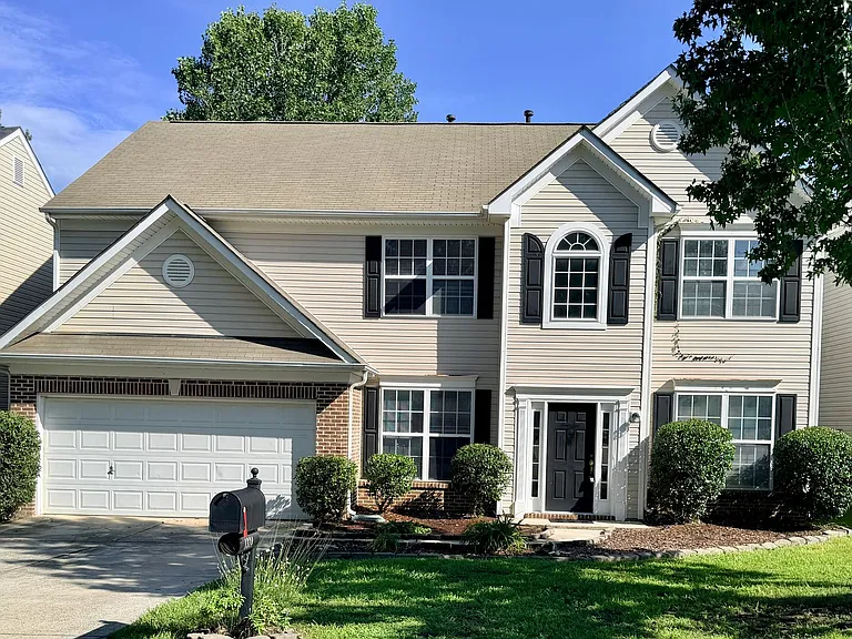 1324 Emory Ln NW — Photo 1