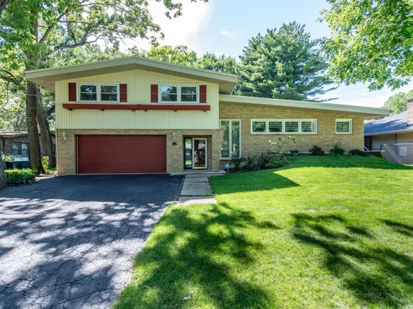 2936 W Bonnie Brook Ln, Waukegan, IL 60087
