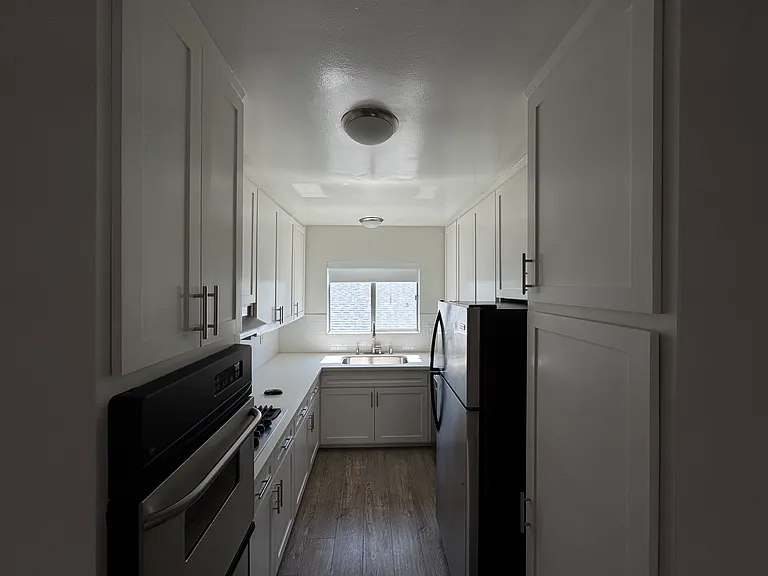 917 6th St #7 — Photo 5