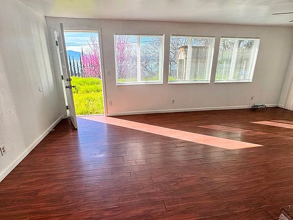 3rd image of 3201 Springe St #2