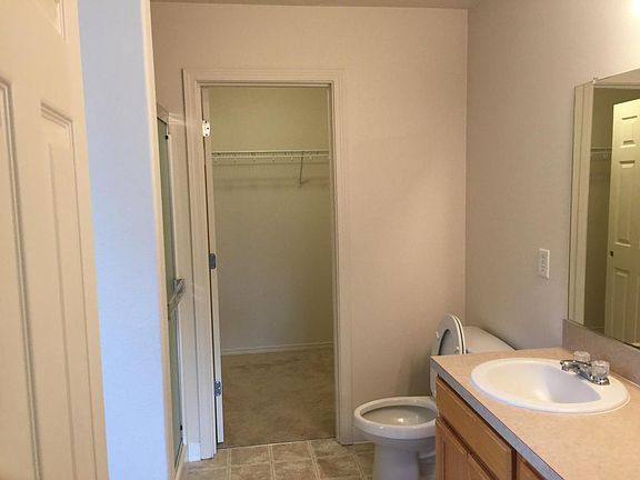 3rd image of 3638 Loren St NE