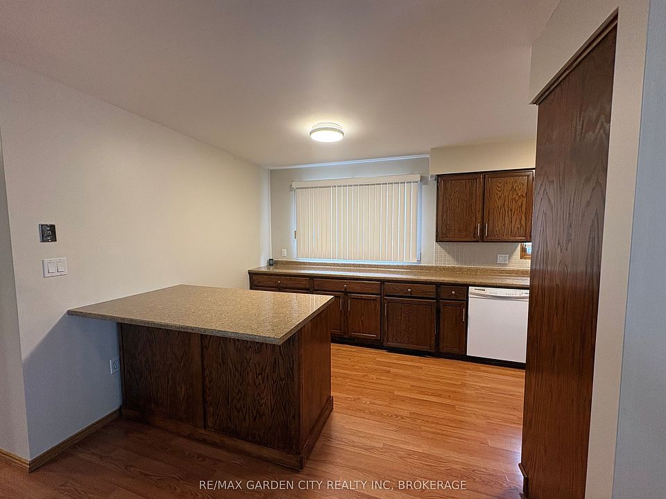 16th image of 6141 Wildrose Cres