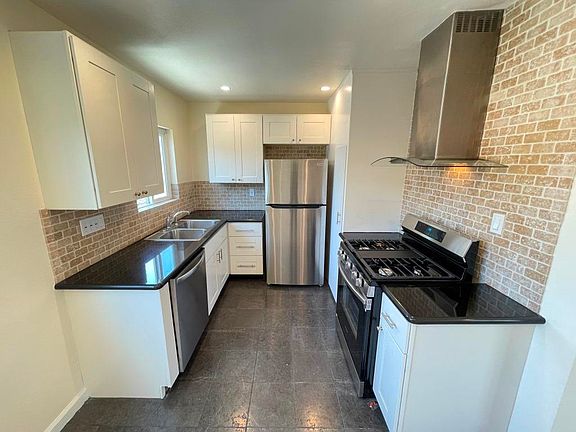 3rd image of 242 Rosemont Ave
