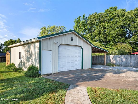 3rd image of 417 Top Hill Dr
