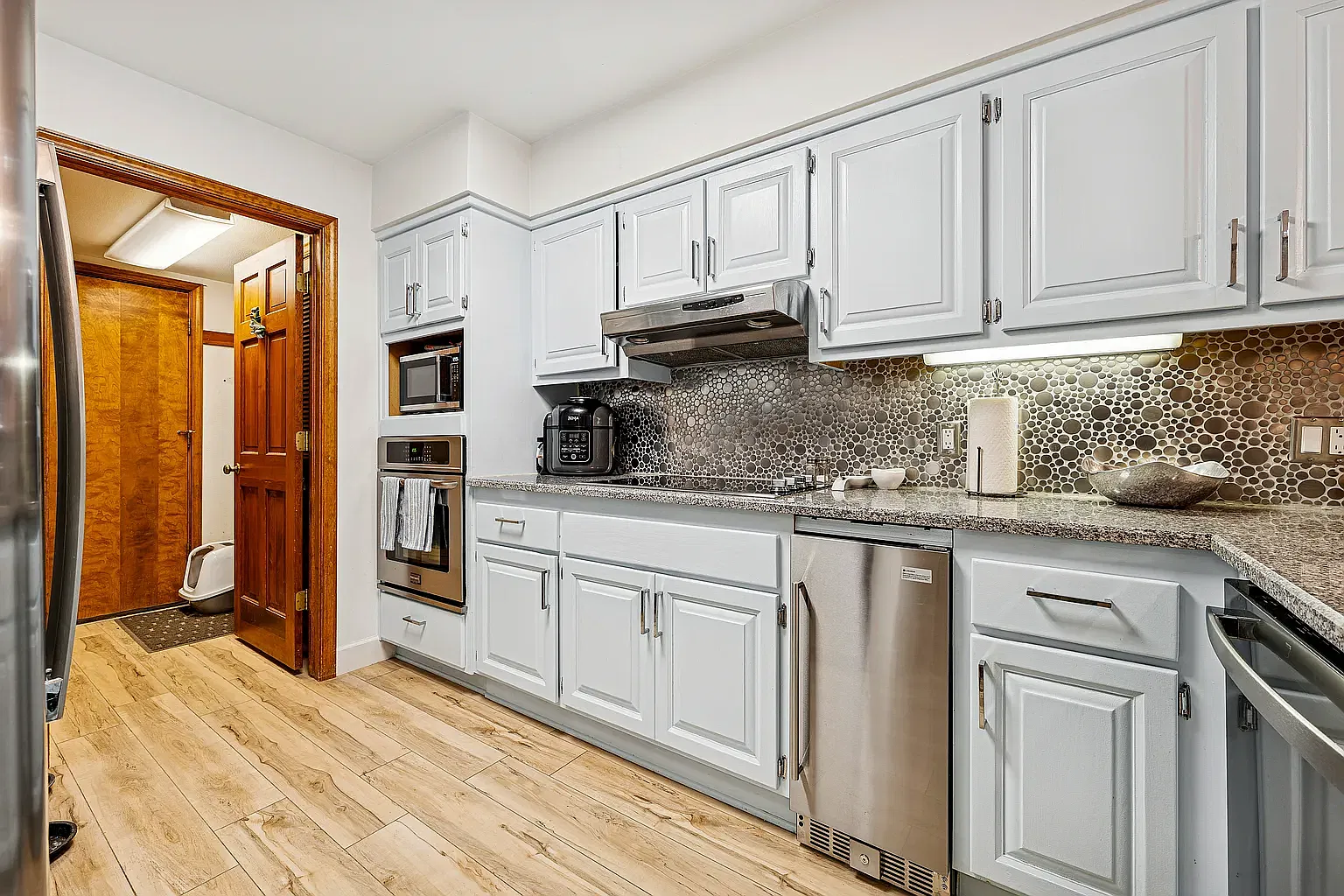 3 bed, 2100 sqft, $2,900 — Photo 3