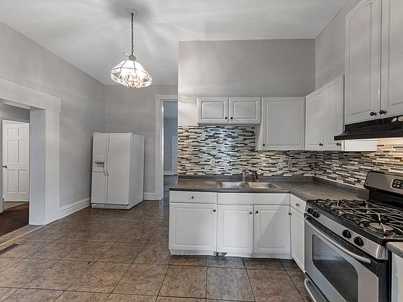 4th image of 2848 Indiana Ave #1