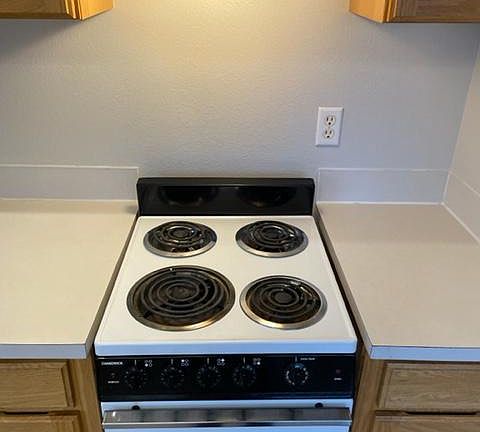 4th image of 800 E Wishkah St #A