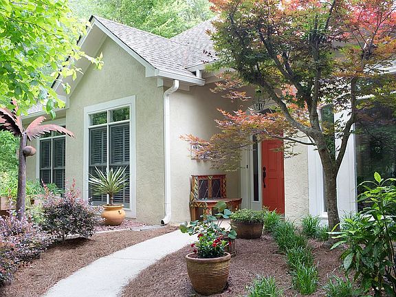 3rd image of 807 Langdon Ln