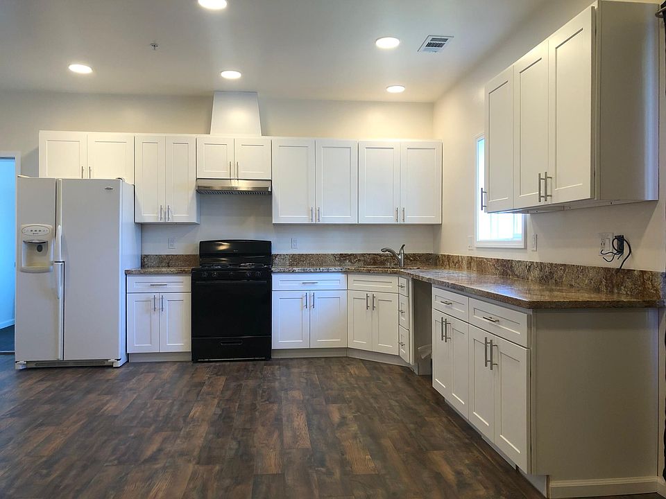 Full size kitchen