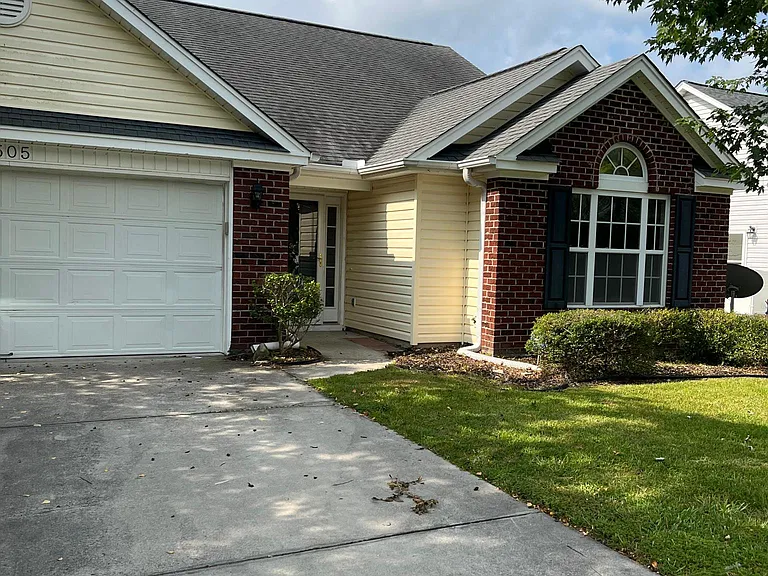 505 Pennington Loop — Photo 1