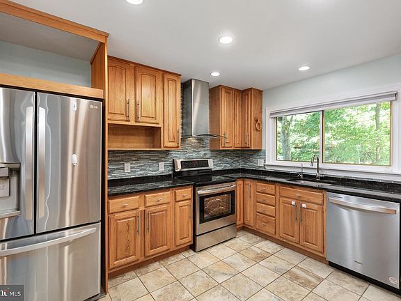 3rd image of 5707 Halpine Rd
