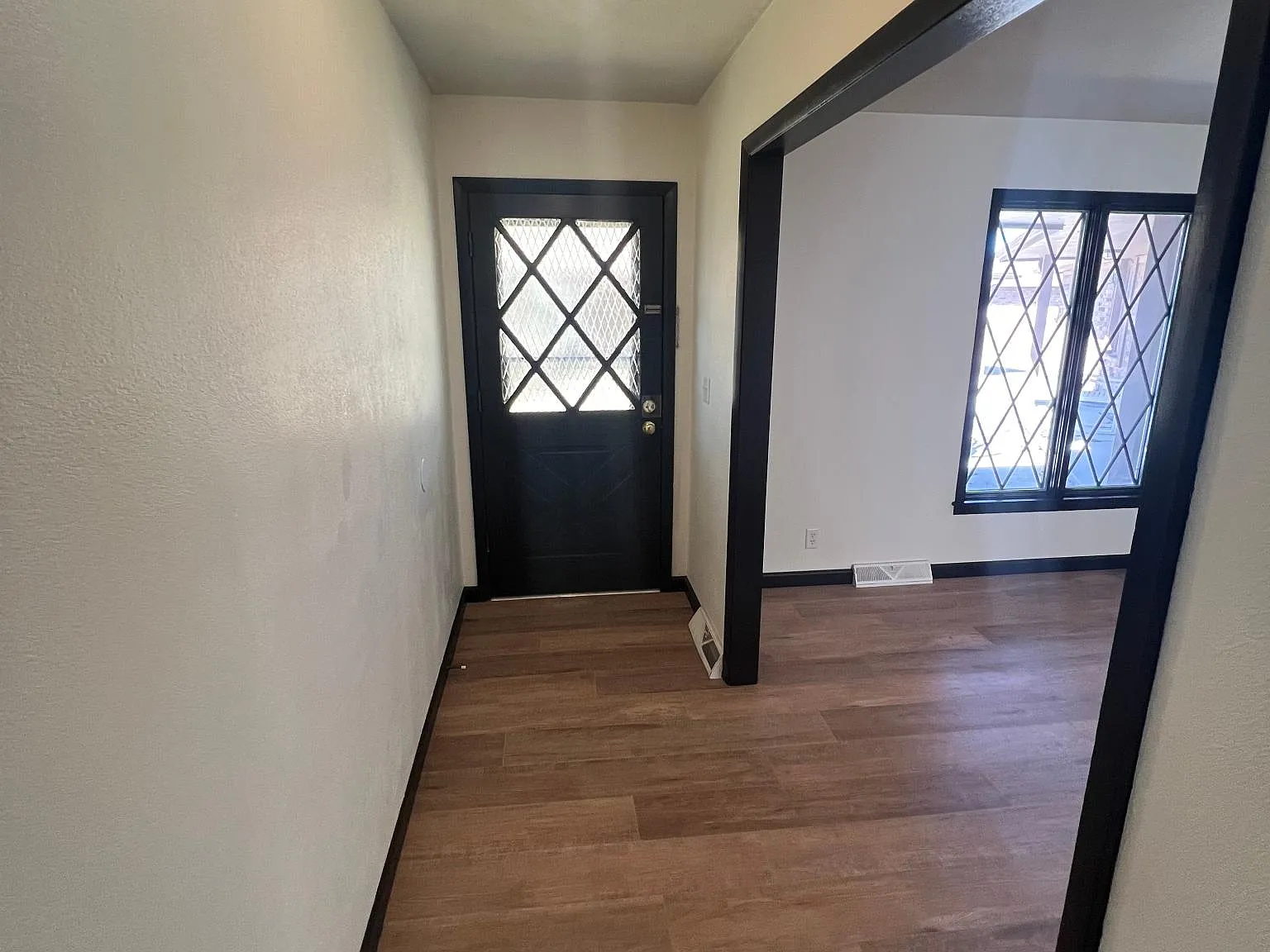 638 N Caddy Ln — Photo 1