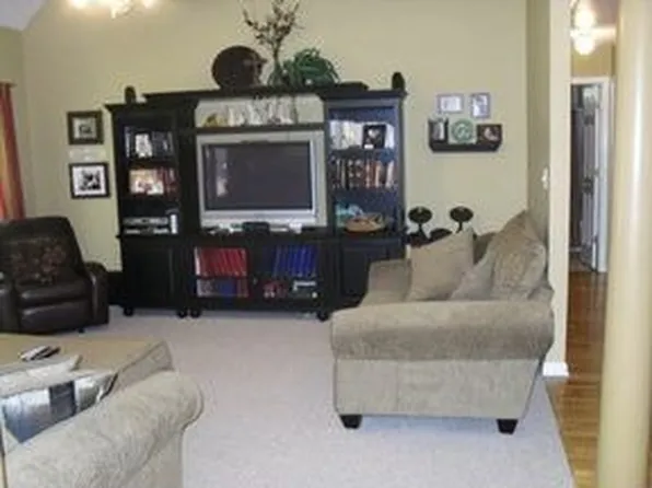 29 Bartlett Dr, Sharpsburg, GA 30277