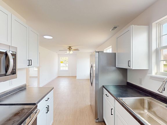 3rd image of 836 Maple St #A