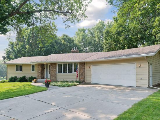 505 Highland Dr, Chanhassen, MN 55317