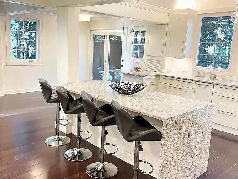 915 Woodlawn Dr NE — Photo 17