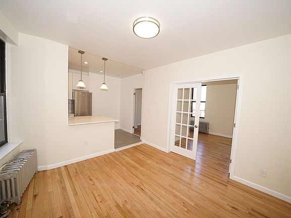 5th image of 1274 1st Ave #25A