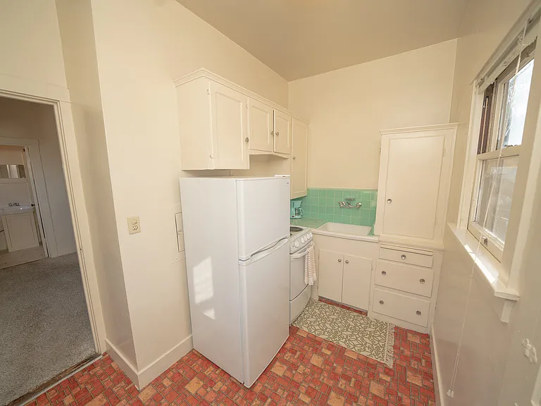 914 23rd St #8 — Photo 7
