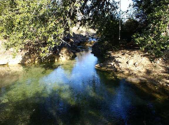 2nd image of 912 E Creek Dr