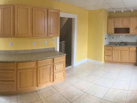 Kitchen - Large eat-in kitchen (10x17)