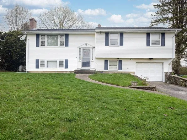37 Squantum Dr, Middletown, RI 02842