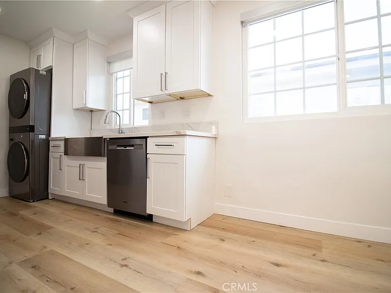 835 S Sherbourne Dr #9 — Photo 1