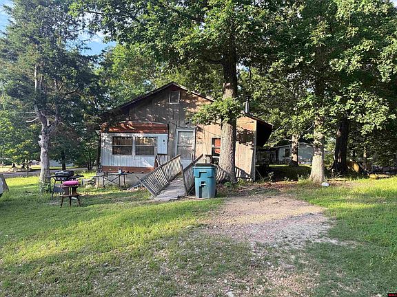 2nd image of 902 Shorecrest Dr