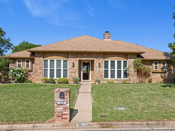 1924 Rockbrook Dr, Arlington, TX 76006