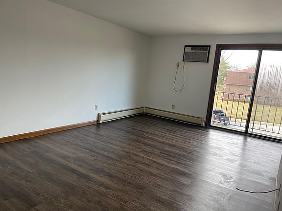 3rd image of 480 E Oak Run Dr #10