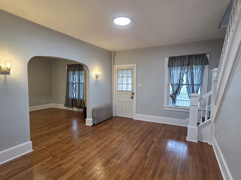 430 E 9th St — Photo 3