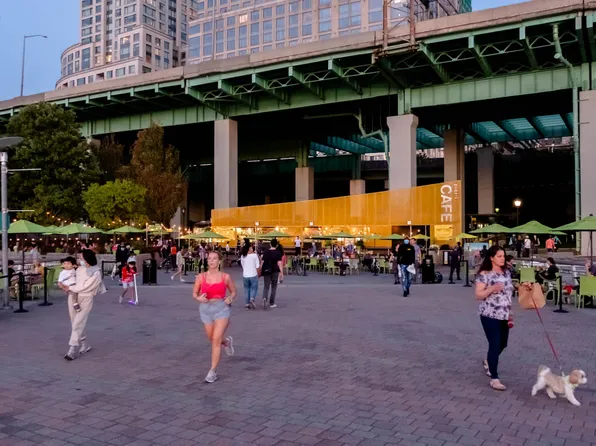 180 Riverside Boulevard image 45 of 71