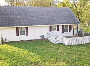 137 Spencer Dr, Peculiar, MO 64078