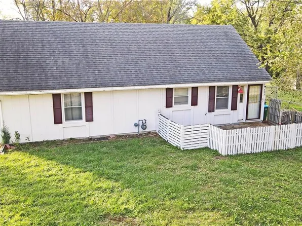 137 Spencer Dr, Peculiar, MO 64078
