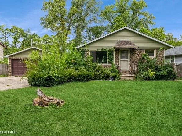 1327 Sunset Dr, Round Lake Beach, IL 60073