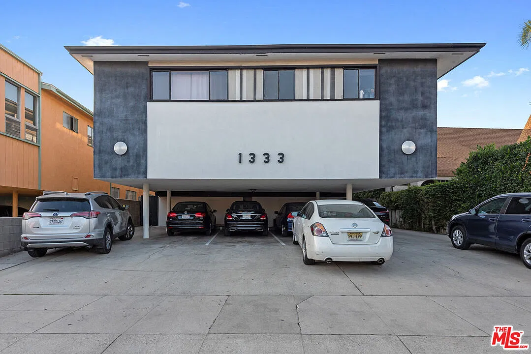 2 bed, 2.0 bath, 1000 sqft, $3,600 — Photo 3