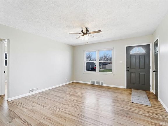 4th image of 398 Travis Dr