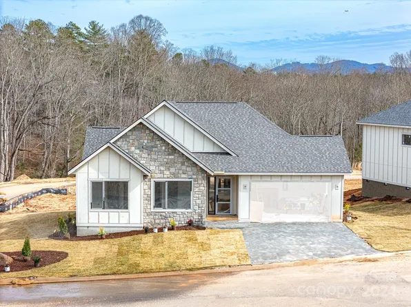 304 Avery Trail Dr #19, Arden, NC 28704