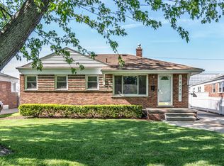 28070 N Clements Cir, Livonia, MI 48150