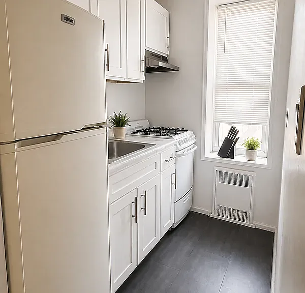 115 E 21st St #2C — Photo 1