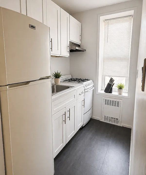 1st image of 115 E 21st St APT 2C