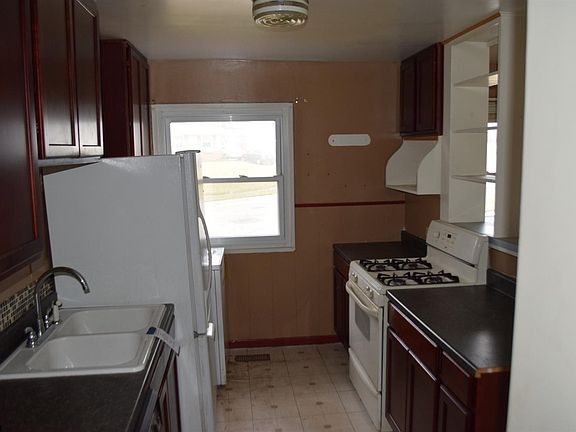 3rd image of 9610 Cedarhurst Dr
