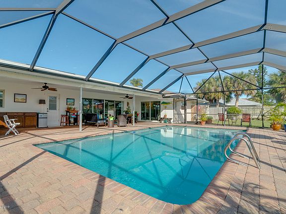 5th image of 323 Albacore Pl