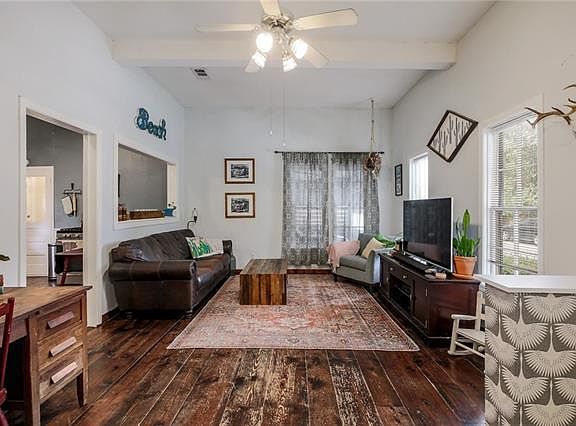 5th image of 1003 E Austin Ave