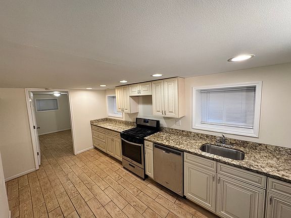 4th image of 940 N Oakley Ground