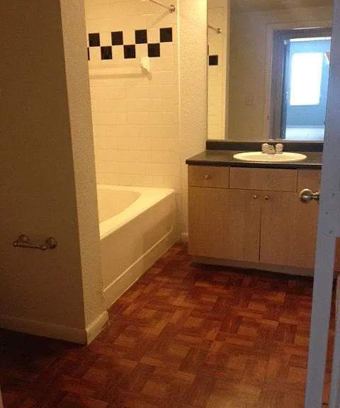 2402 W Azeele St #413 — Photo 8