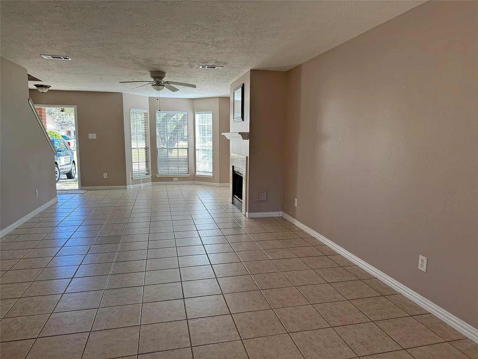 3 bed, 2.5 bath, 2088 sqft, $1,950 — Photo 4